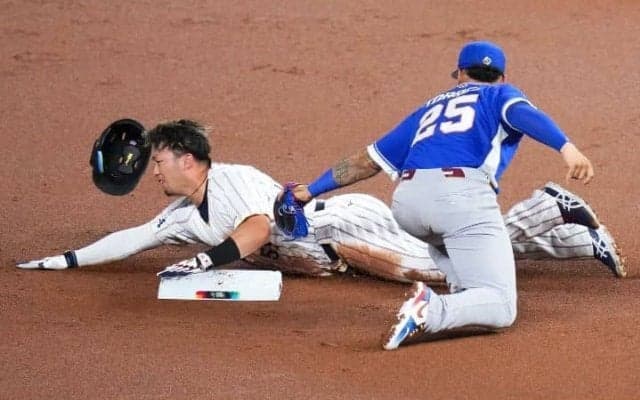 「この最序盤で離脱は痛過ぎる」大谷初回先頭打者弾の直後に激震…鈴木誠也が走塁で負傷交代　左膝を痛めたか【WBC】