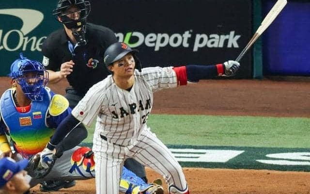 控えだった佐藤、森下の連打で逆転　井端監督の「経験談」を生かした