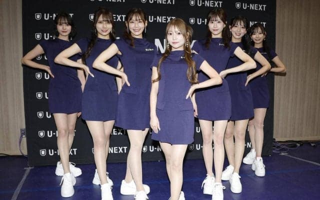 【ボクシング】異例ラウンドガール７人　グラビアモデル羽瀬レイナら紺色ワンピース姿で盛り上げ