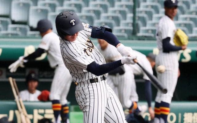 【センバツ】帝京、15年ぶりの甲子園練習　大型スラッガー目代龍之介「深さがあるな」