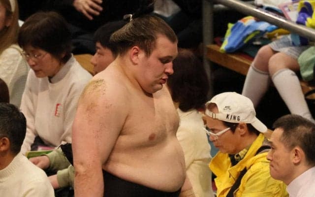 綱とり絶望的となった安青錦、３連敗で５敗目　隆の勝の引き技にあっさり敗れる