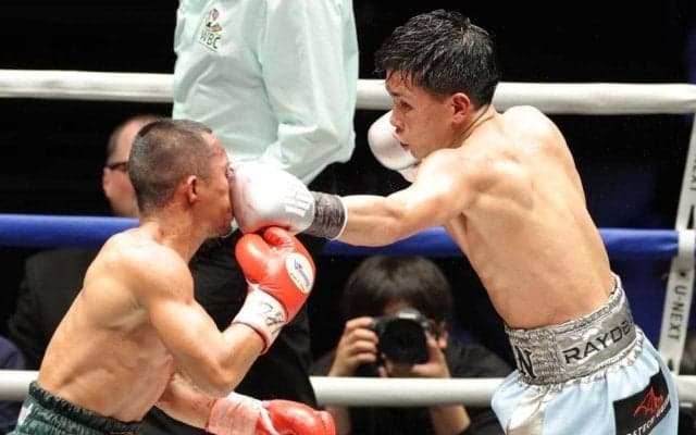 岩田翔吉が１年ぶり王座返り咲き！王者大量出血で負傷判定も完勝　師匠山本“ＫＩＤ”徳郁の誕生日に感慨「３・１５に憧れのベルトを」見守った涙の山本美憂に「美憂ちゃんやったよ！」