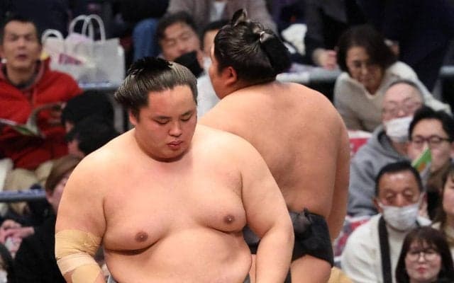 琴勝峰「体が反応」送り出しで伯乃富士下し１敗守る　２度目Ｖへ「もっと調子上げていかないと」