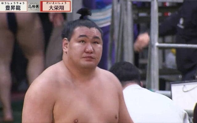 「ダメ、ダメ！」「またおるやん」豊昇龍、金星配給直後に東西の花道で…「呼出さん GJ」「警備員さんナイス」ファン安堵