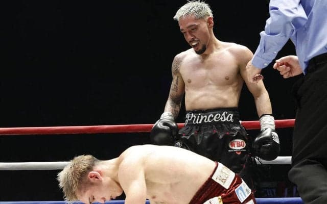 【ボクシング】飯村樹輝弥に世界戦の洗礼…元ボクサー夫人と二人三脚でのタイトル挑戦もTKO負け