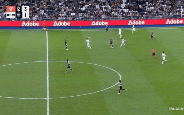 「本物の映像？」レアルMFの“65m超絶ゴール”が世界中で大バズり！「AIみたい」「歴史的なゴラッソ」本人はジョーク「真似しないでね」