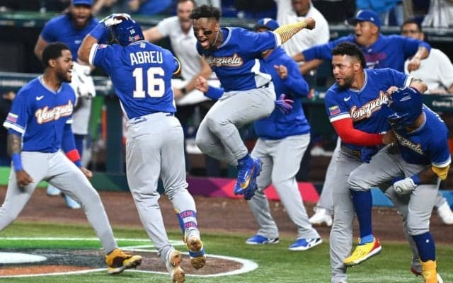 完勝に沸くベネズエラ…「圧倒的な優勝候補」を下した“偉業”に地元メディアも狂喜「ロス五輪の切符も手に入れた」【WBC】