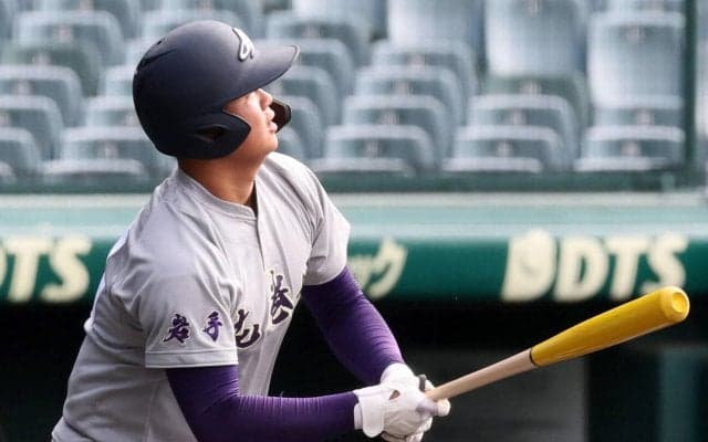 【センバツ】花巻東、新戦闘服で甲子園練習　古城大翔「偉大な先輩たちが残した結果を超えたい」