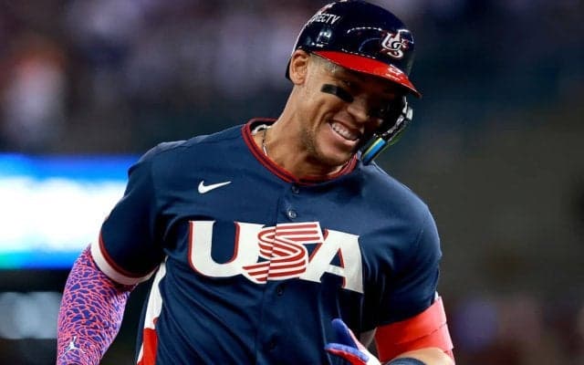 「ほんまえぐいホームランキャッチ」ジャッジの本塁打が“幻”に…日本ファンも夢中「これが世界最高峰の戦いか」【WBC】