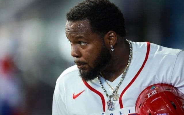 敗戦のドミニカナインは呆然　“疑惑の判定”でまさかの終戦…ゲレーロJr.はガムを投げ苛立ち