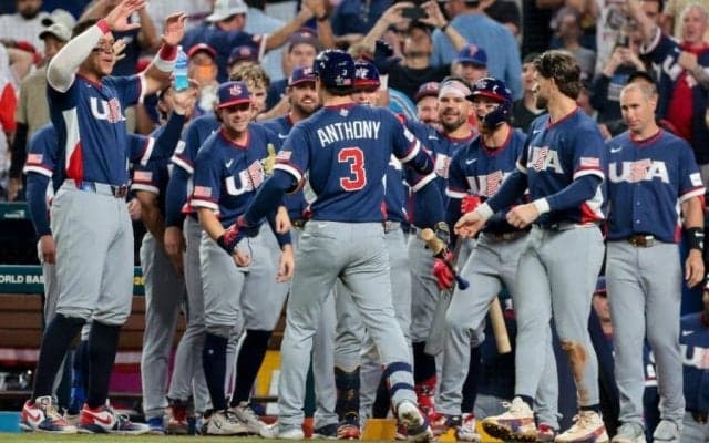 米国代表、3大会連続の決勝進出　ドミニカ共和国を撃破…スキーンズ粘投、2HRで逆転