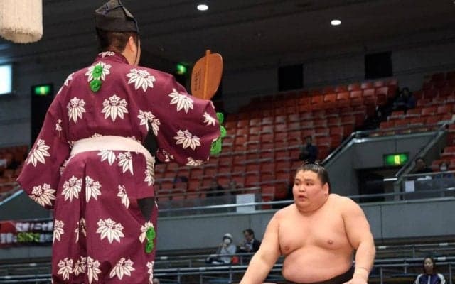 “史上最強の新弟子”旭富士が無傷１２連勝、対戦相手「うわさ通りに強かった」