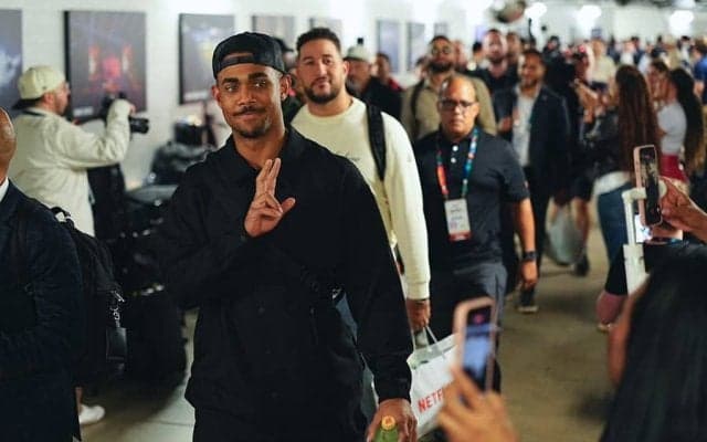 失意のドミニカナイン、スピーカー爆音で無言の帰宅　取材対応せず、深夜1時に球場去る