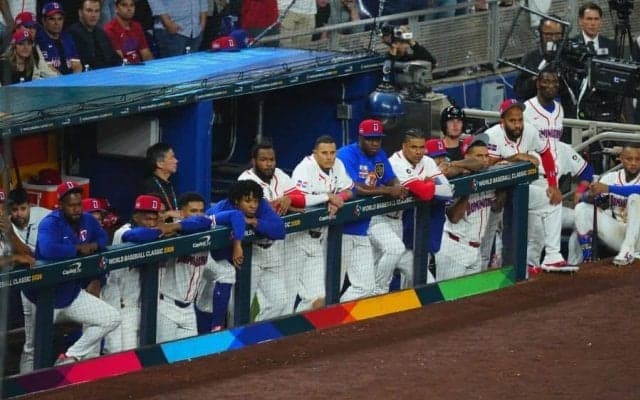 終戦のドミニカナイン、深夜0時過ぎても出てこず　1時間以上ロッカーに…滲む無念