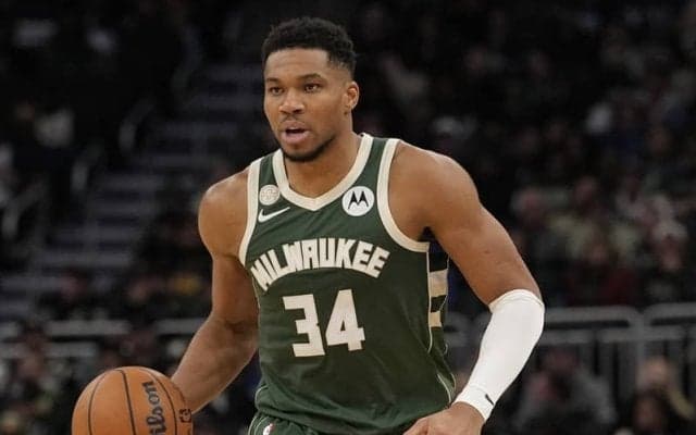 ヤニス・アデトクンボが30得点、10リバウンド、5アシスト超えの試合数でNBA歴代トップに