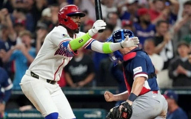 「明らかに低い」「最悪の三振コール」疑惑の判定を米メディアもバッサリ…「誤った判定で試合が決まることは誰も望まない」【WBC】