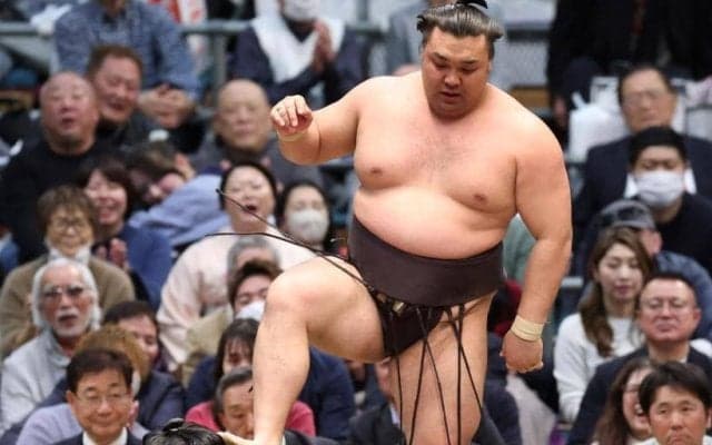 霧島、琴勝峰、豪ノ山の３人が１敗死守で首位堅持！２敗豊昇龍は隆の勝下しＶ争い食らい付く　安青錦は高安下し連敗ストップ、高安は痛恨３敗目でＶ争い後退