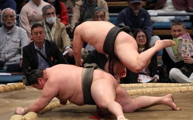 幕下炎鵬が４場所連続勝ち越し「運命を感じた。勝負師になれた」先場所敗れた因縁延原を下手投げ