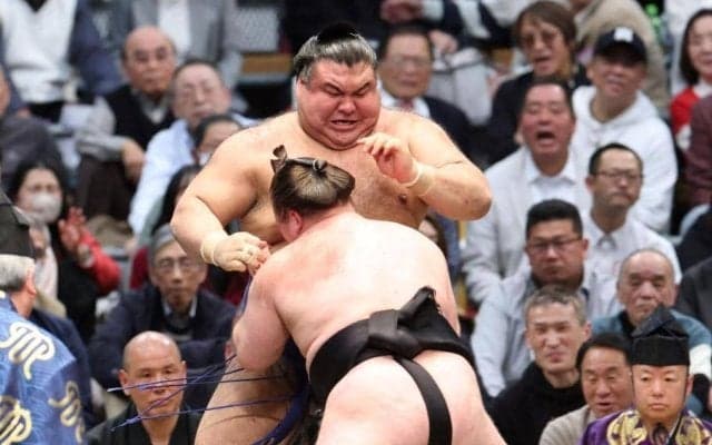 綱とり消滅の安青錦が連敗脱出「自分らしい相撲。明日につなげたい」高安に完勝