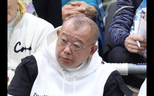 大相撲　ＴＶ中継映りまくり笑福亭鶴瓶→後ろ席にも有名芸人　騒然「わあお久しぶり」「凄い２ショット！」「中継にめちゃ映ってた」「そんな事あるの！？」