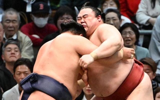 豊昇龍が１敗の隆の勝を引きずり降ろして２敗で踏みとどまる「考えながら相撲を取った」