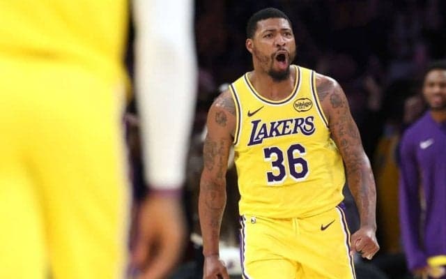 右手の大ケガと移籍の苦難を乗り越え復活…守備と闘争心でレイカーズを支えるスマート