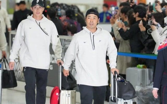 侍Jの笑顔なき帰国、空港に“異質な雰囲気”　報道陣大慌ての3分間…ファンが届けた言葉