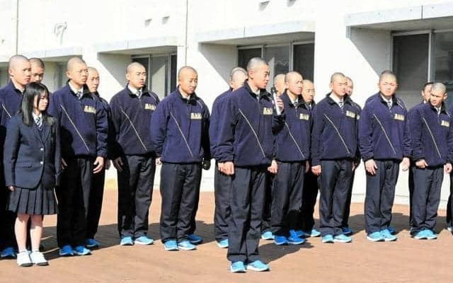 佐藤柊平主将「緊張よりワクワク」　徳島・阿南光が甲子園に向け出発
