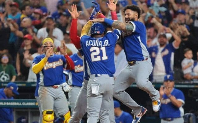 ベネズエラ、逆転勝ちで初の決勝進出　イタリア下す…7回に3連続適時打、熱狂の球場揺れる