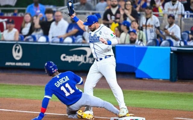 「WBC最優秀男優賞は…」イタリア23歳の“演出”に大歓声　公式Xが賛辞を贈った頭脳的プレー【WBC】