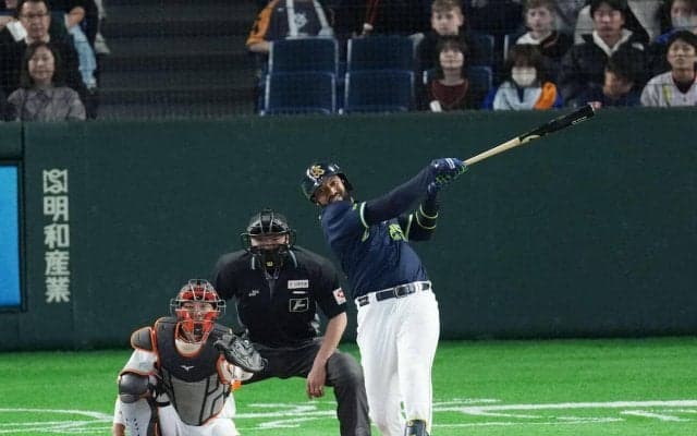 【ヤクルト】サンタナ実戦初アーチで不安払拭！前日監督のゲキ効いた？「助っ人のエンジン･･･」