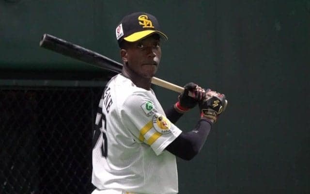 根尾粉砕の衝撃弾…鷹に「逸材が出てきた」　ドラ1の“171キロ”に騒然「エグい打球で吹いた」