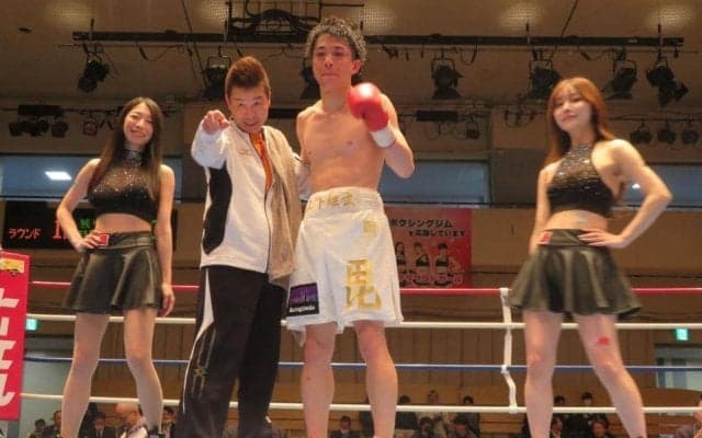 山下雄玄　激闘制して涙のプロ初勝利　「トレーナーの方、ジムのみなさんのおかげです」