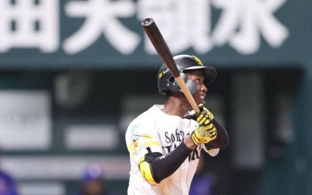 【ソフトバンク】小久保監督も称賛！４年目イヒネが快足とバットで初の開幕１軍を猛アピール
