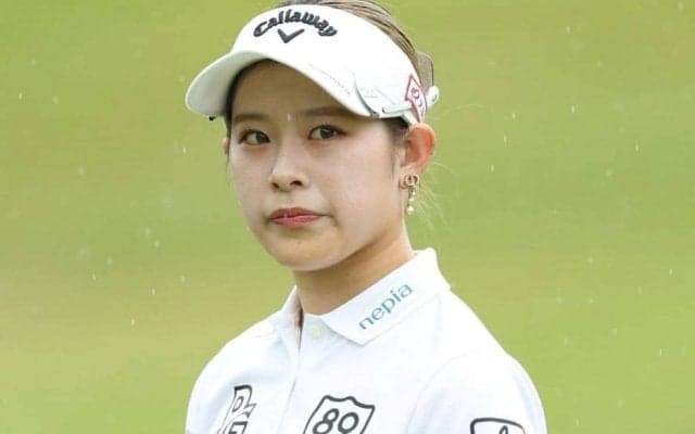 たった１人の卒業式報告　人気ゴルファーがスーツ姿で卒業証書授与「本当にありがとうございます！」　ＳＮＳ祝福「おめでとう」「これからはプロ１００％」