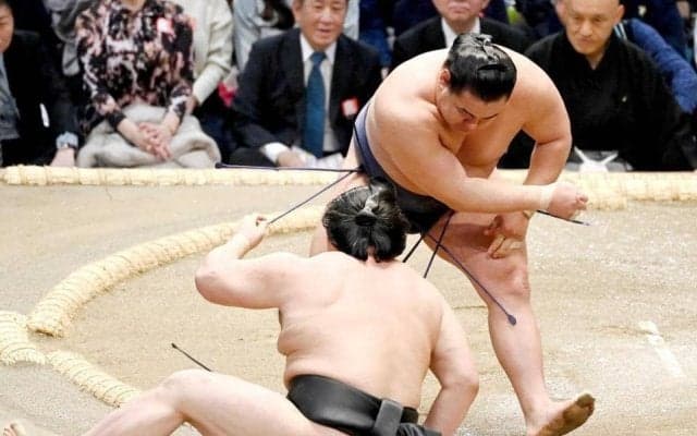 豊昇龍　攻めて圧倒！勝ち越し決める　悲願の昇格後初Ｖへ１差追走も「全く気にしていない。稽古を信じてやるだけ」