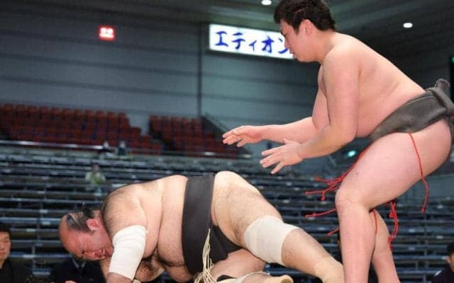 自己ワーストの３９場所連続の負け越し、森麗が力尽きるように倒れる【大相撲春場所】