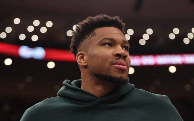 イースト11位のバックスに大打撃…ヤニス・アデトクンボが左ヒザ負傷で最低1週間の離脱