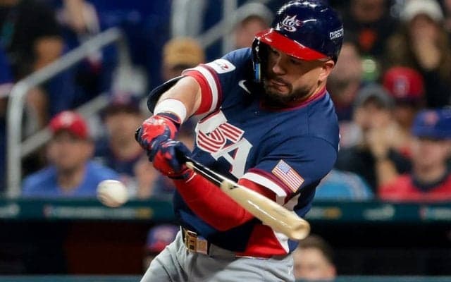 銀メダル獲得も…米国主砲の振る舞いが物議　こみ上げる怒り、わずか15秒で首から外す