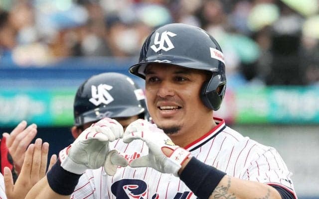 【ヤクルト】WBC優勝ベネズエラ出身オスナ「サムライ、スミマセン」日本語で池山監督笑わせる