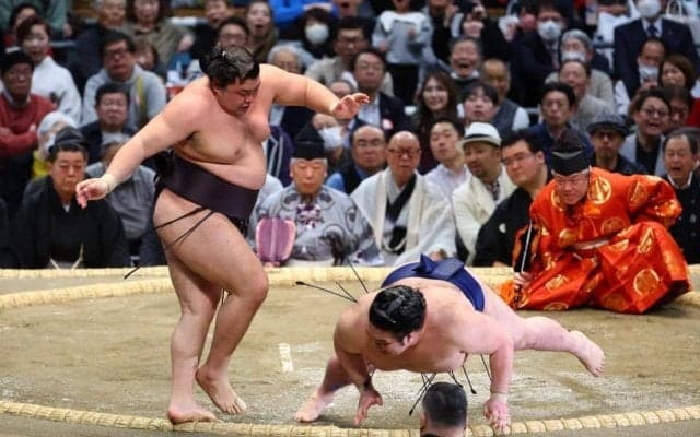 霧島が１敗対決を制して単独トップ　２敗で豊昇龍、豪ノ山、琴勝峰が追う展開に