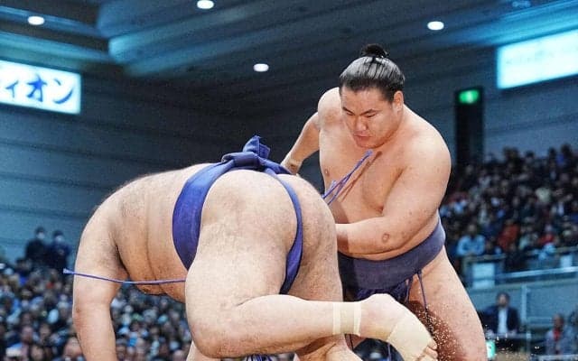 横綱豊昇龍が高安を下して２敗守る　12日目は１敗の霧島と対戦