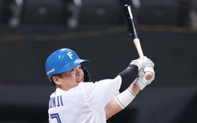 【日本ハム】「今日は郡司さんが」北山亘基との約束通り？イジっていた郡司裕也がお茶たてポーズ