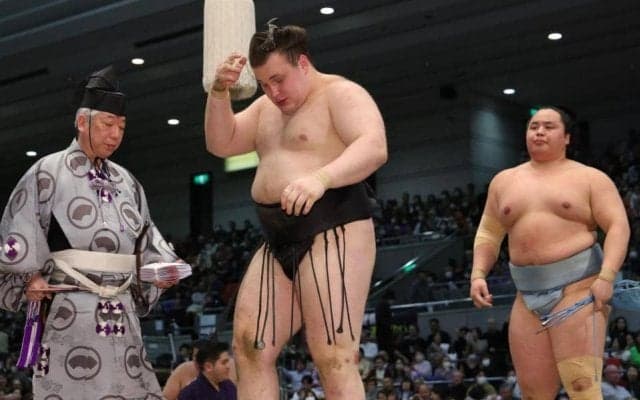 安青錦、連続２桁勝利がストップ　５勝６敗で一転負け越し危機　来場した関大の恩人「何も心配していません」