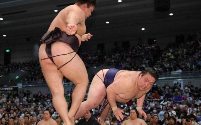 霧島１敗対決制す　３場所連続２桁星で大関復帰見えた！豊昇龍との大一番へ「変わらずしっかり取る」