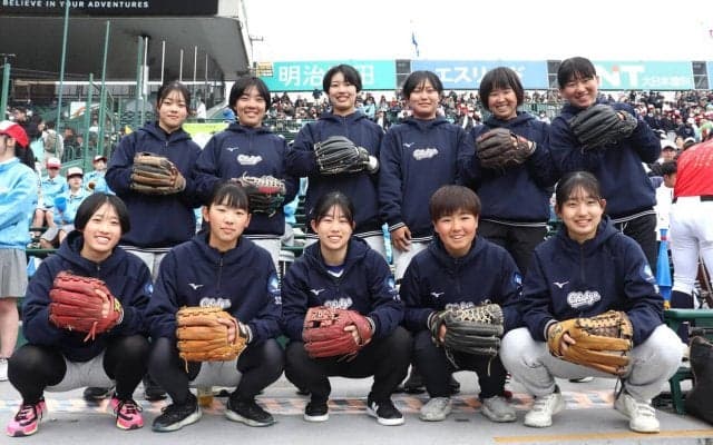 【センバツ】中京大中京アルプスのファウルボール回収係は昨年全国出場の女子軟式野球部11人
