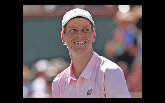  内なるナダル？シナー 左手フォア披露 