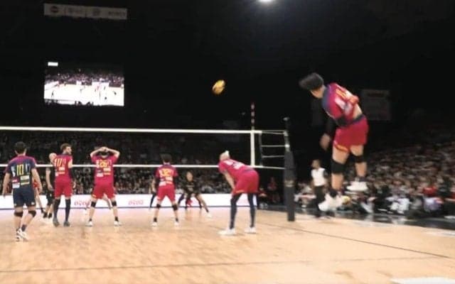 ズドンと落ちた“進化系”サーブに衝撃 「本来とは逆の回転」ノータッチエースに元日本代表も絶賛