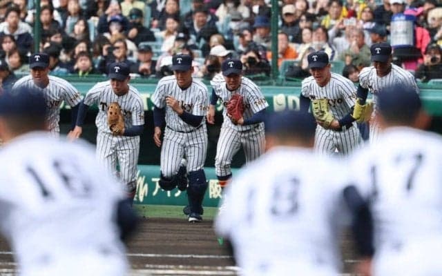 選抜開幕戦直後…高校野球ファンが涙「これだけで泣けた」　令和で初めて流れた1曲に感激