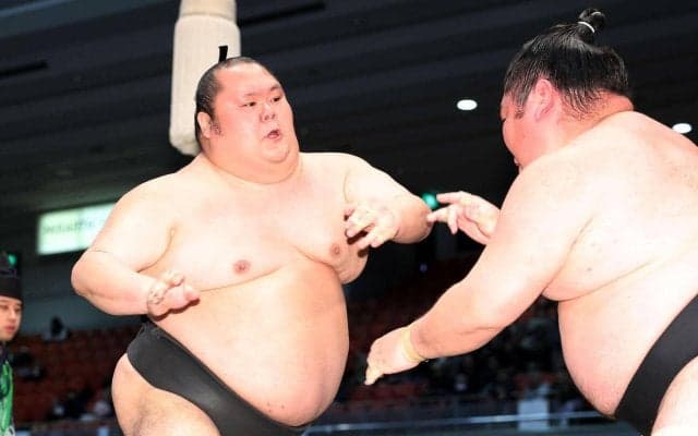 千代丸が鳰の湖との13年ぶりの対決を制した　15年ぶり三段目で４場所ぶり勝ち越し